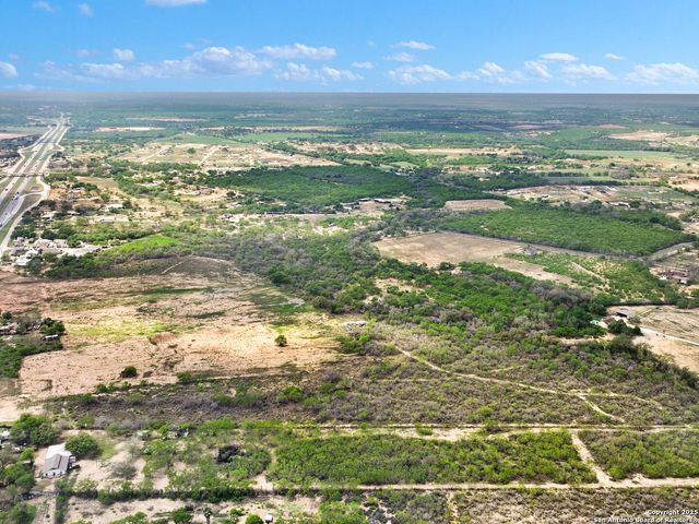 17171 Interstate 35, Atascosa, TX 78002