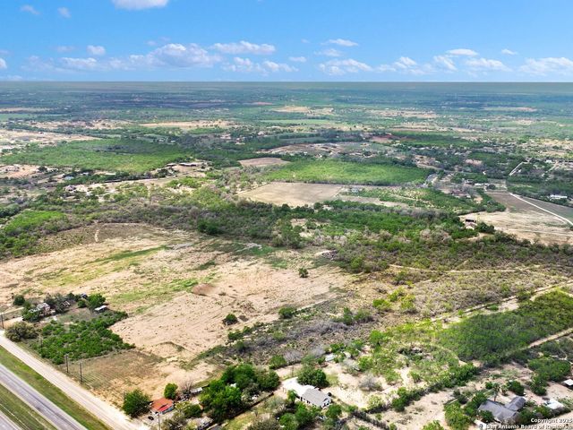 17171 Interstate 35, Atascosa, TX 78002