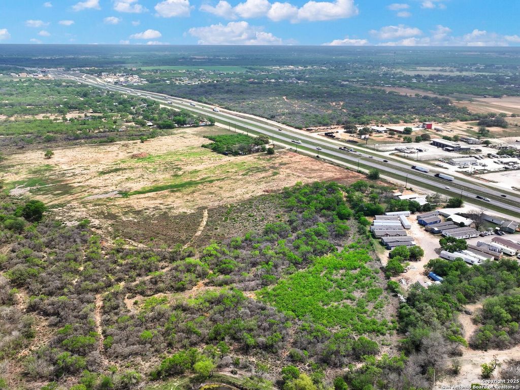 17171 Interstate 35, Atascosa, TX 78002