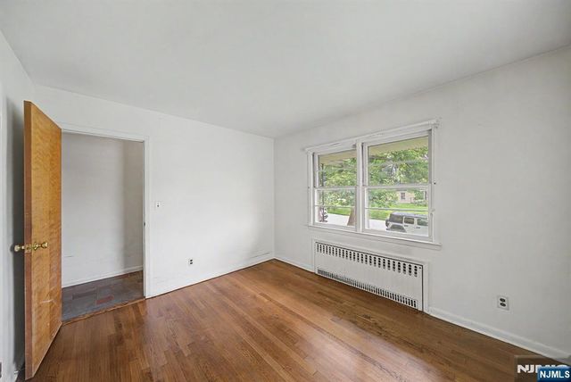 27 Oswego Avenue, Oakland, NJ 07436