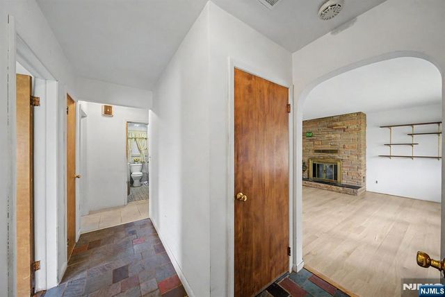 27 Oswego Avenue, Oakland, NJ 07436