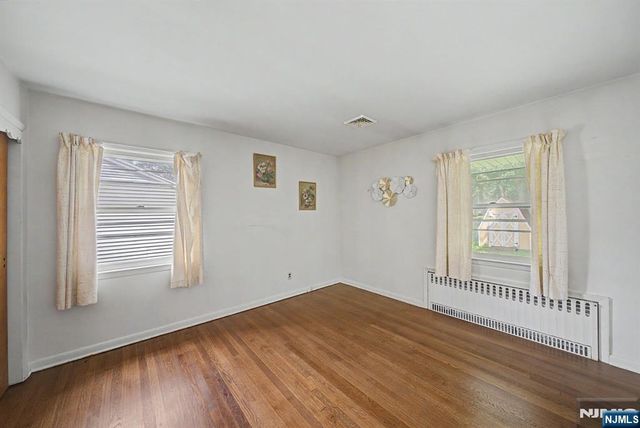 27 Oswego Avenue, Oakland, NJ 07436