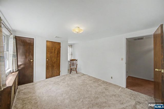 27 Oswego Avenue, Oakland, NJ 07436