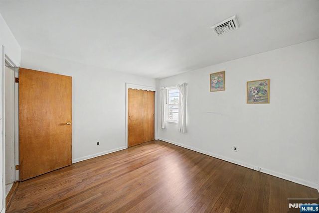 27 Oswego Avenue, Oakland, NJ 07436