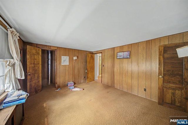 27 Oswego Avenue, Oakland, NJ 07436