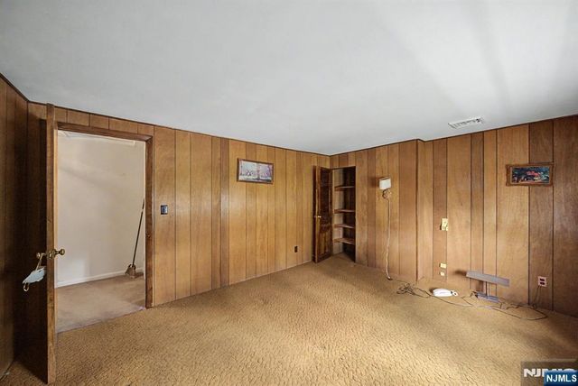 27 Oswego Avenue, Oakland, NJ 07436