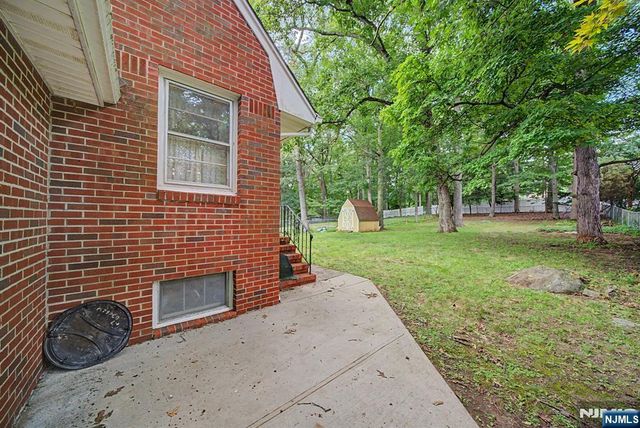 27 Oswego Avenue, Oakland, NJ 07436