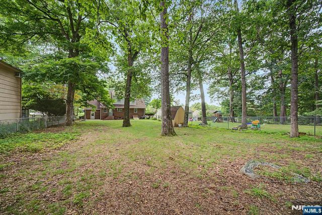 27 Oswego Avenue, Oakland, NJ 07436
