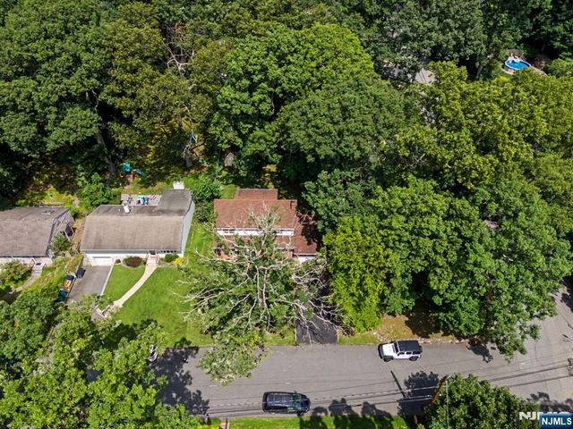 27 Oswego Avenue, Oakland, NJ 07436