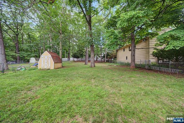 27 Oswego Avenue, Oakland, NJ 07436