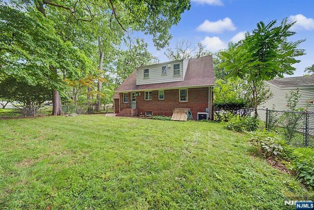 27 Oswego Avenue, Oakland, NJ 07436