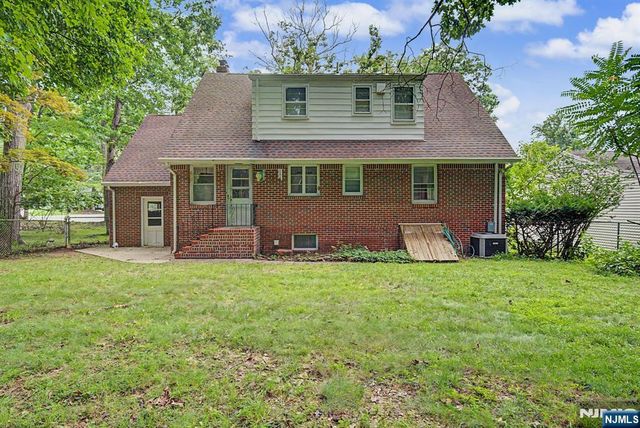 27 Oswego Avenue, Oakland, NJ 07436