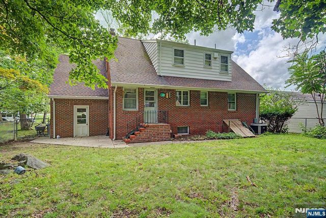 27 Oswego Avenue, Oakland, NJ 07436