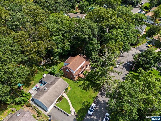 27 Oswego Avenue, Oakland, NJ 07436