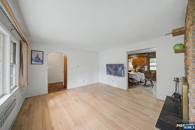 27 Oswego Avenue, Oakland, NJ 07436