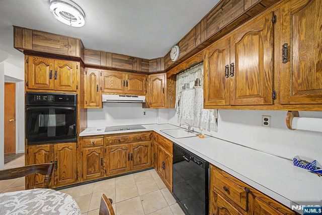 27 Oswego Avenue, Oakland, NJ 07436