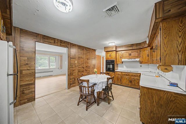 27 Oswego Avenue, Oakland, NJ 07436