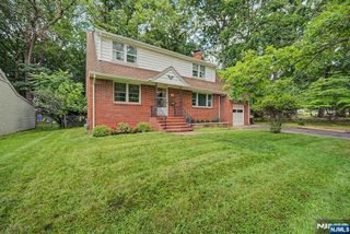 27 Oswego Avenue, Oakland, NJ 07436