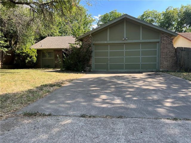 1115 Echo LN
