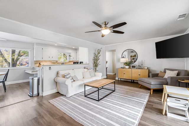 1182 Hansen Court, Hanford, CA 93230