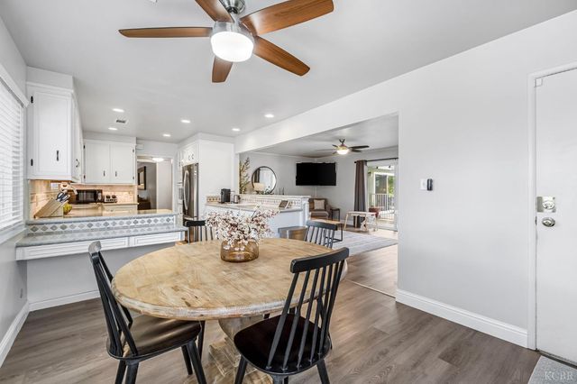 1182 Hansen Court, Hanford, CA 93230