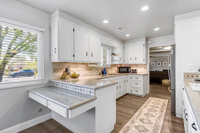 1182 Hansen Court, Hanford, CA 93230