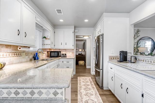 1182 Hansen Court, Hanford, CA 93230