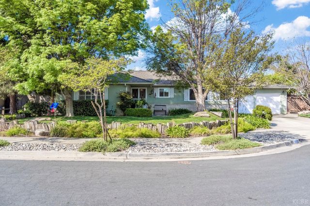 1182 Hansen Court, Hanford, CA 93230