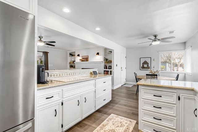 1182 Hansen Court, Hanford, CA 93230