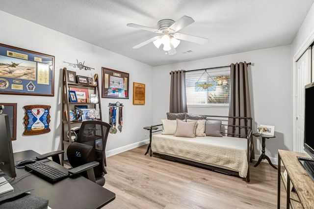 1182 Hansen Court, Hanford, CA 93230