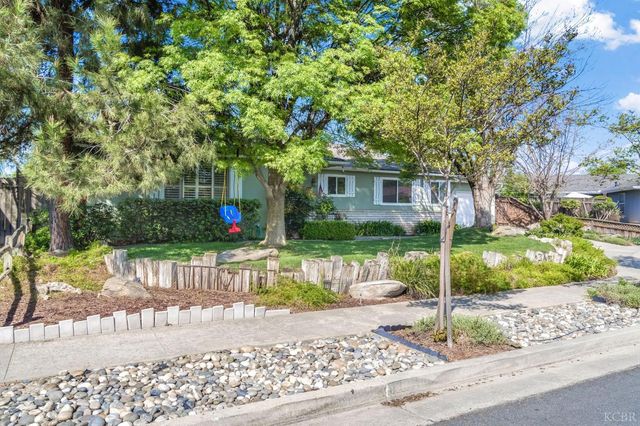 1182 Hansen Court, Hanford, CA 93230