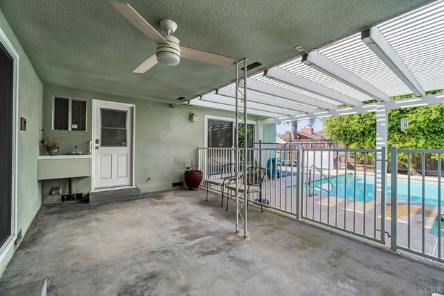 1182 Hansen Court, Hanford, CA 93230