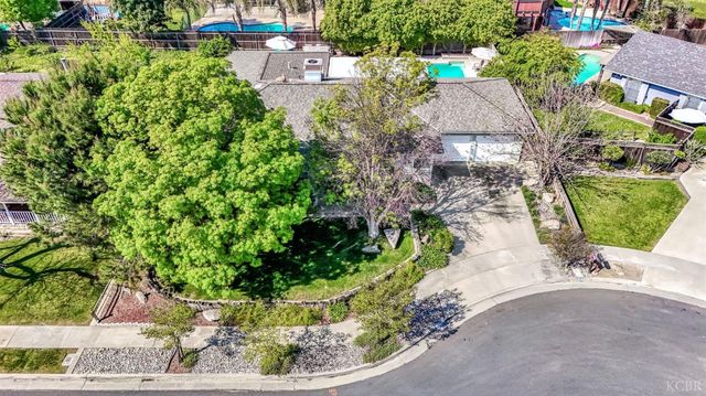 1182 Hansen Court, Hanford, CA 93230