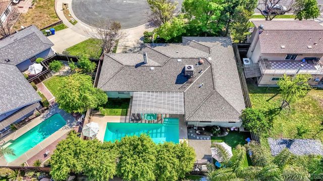 1182 Hansen Court, Hanford, CA 93230