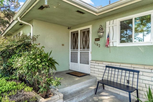 1182 Hansen Court, Hanford, CA 93230