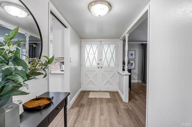 1182 Hansen Court, Hanford, CA 93230