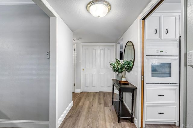 1182 Hansen Court, Hanford, CA 93230