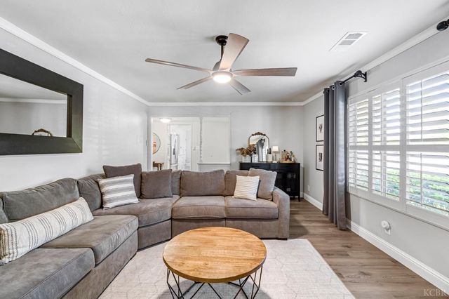 1182 Hansen Court, Hanford, CA 93230