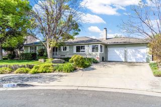 1182 Hansen Court, Hanford, CA 93230