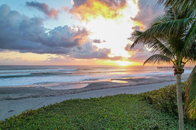 27 Grand Bay Circle, Juno Beach, FL 33408