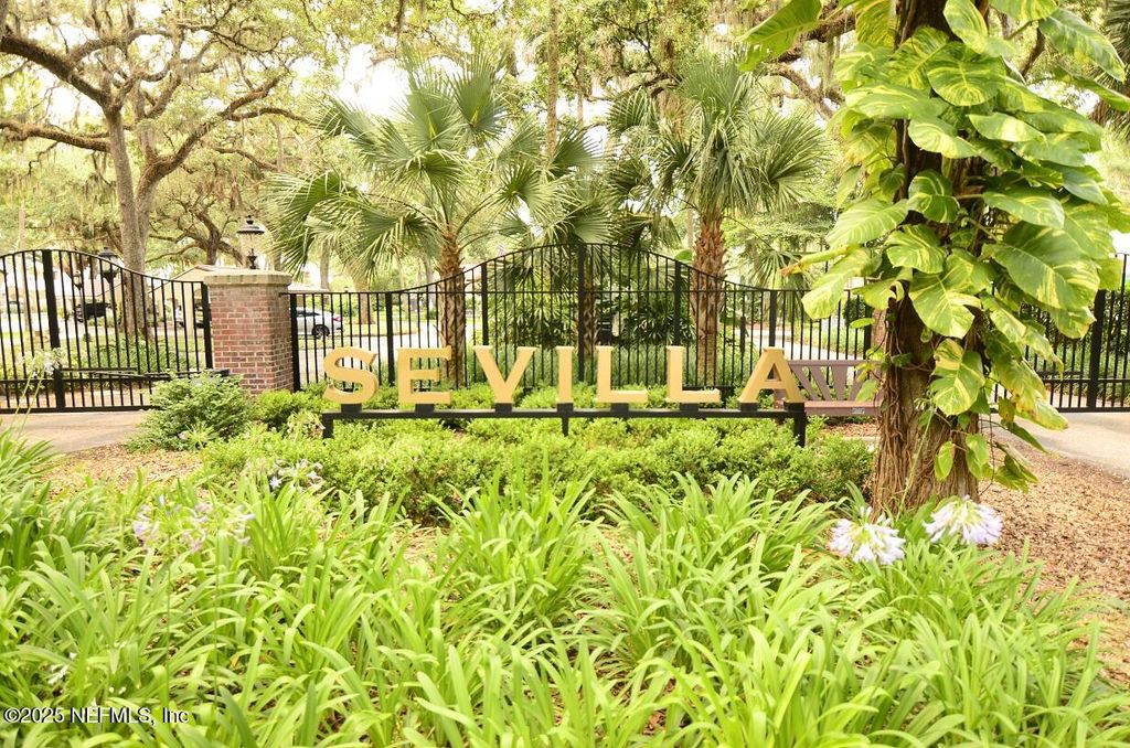1810 SEVILLA Boulevard, 202, Atlantic Beach, FL 32233