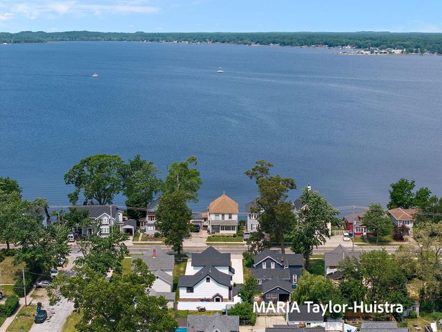 1423 Lakeshore Drive, Muskegon, MI 49441