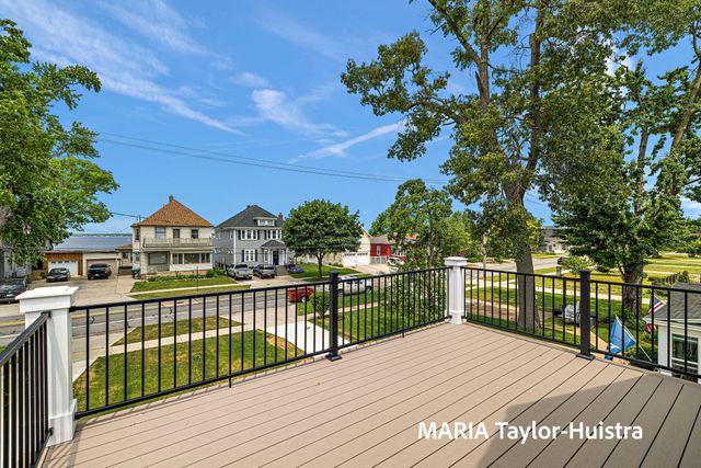 1423 Lakeshore Drive, Muskegon, MI 49441