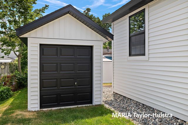 1423 Lakeshore Drive, Muskegon, MI 49441