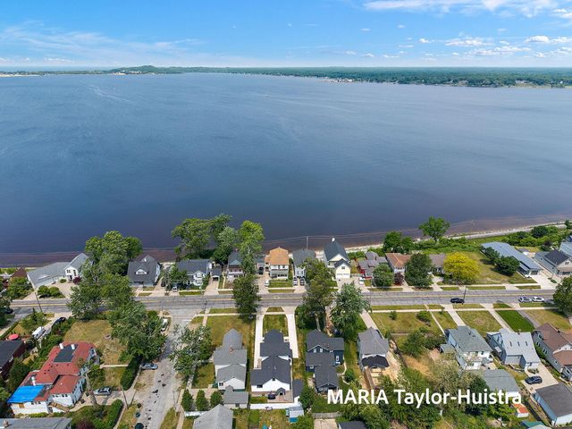 1423 Lakeshore Drive, Muskegon, MI 49441