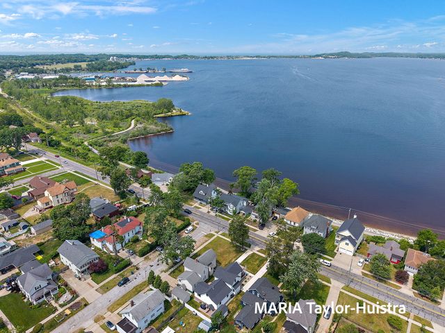 1423 Lakeshore Drive, Muskegon, MI 49441