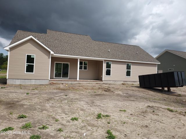 623 Bright Harvest Drive, Maysville, NC 28555