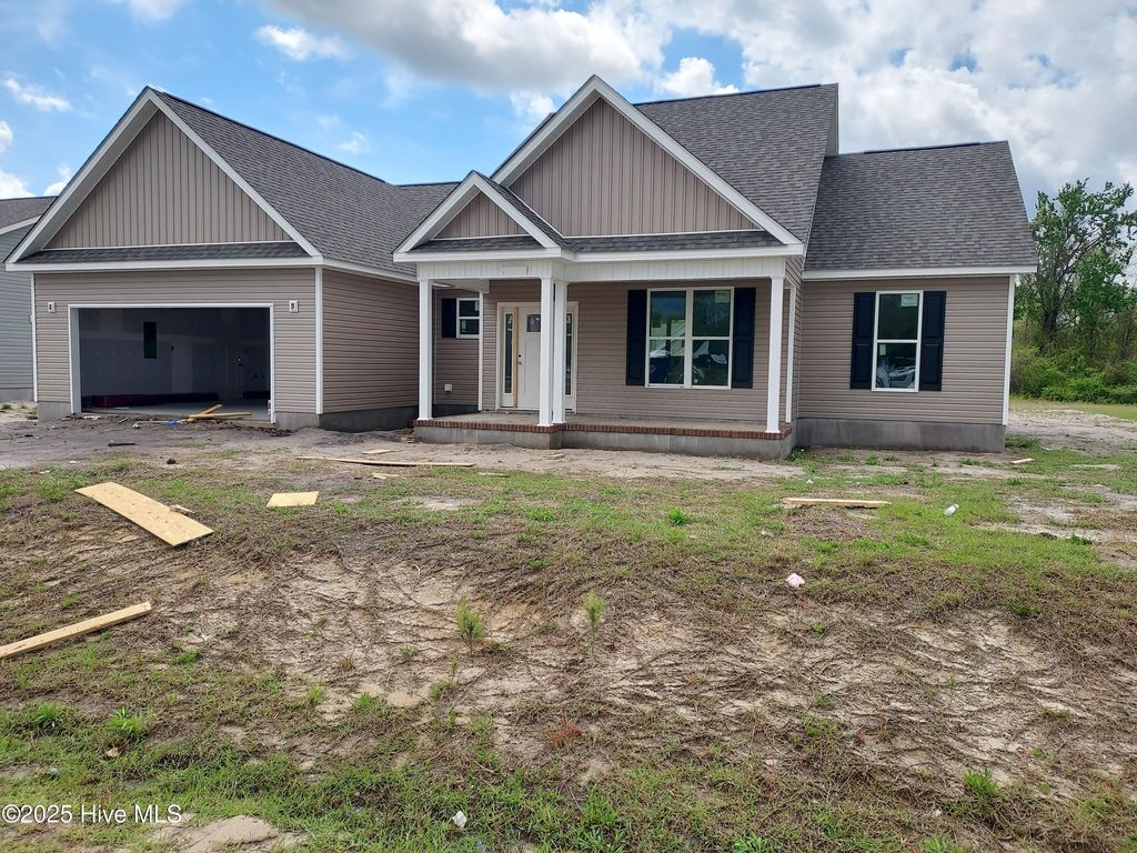 623 Bright Harvest Drive, Maysville, NC 28555