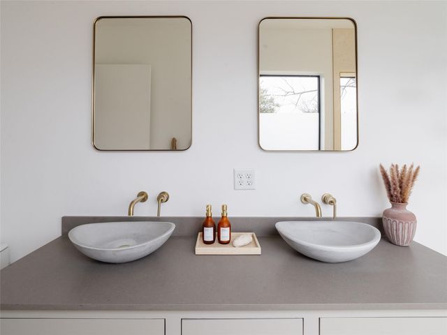 1706 Brassie ST, Austin, TX 78741