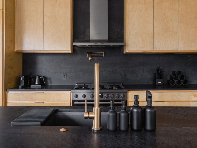 1706 Brassie ST, Austin, TX 78741